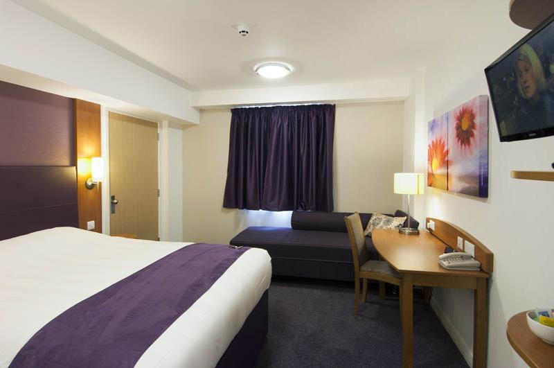 Premier Inn Blackpool Airport Экстерьер фото